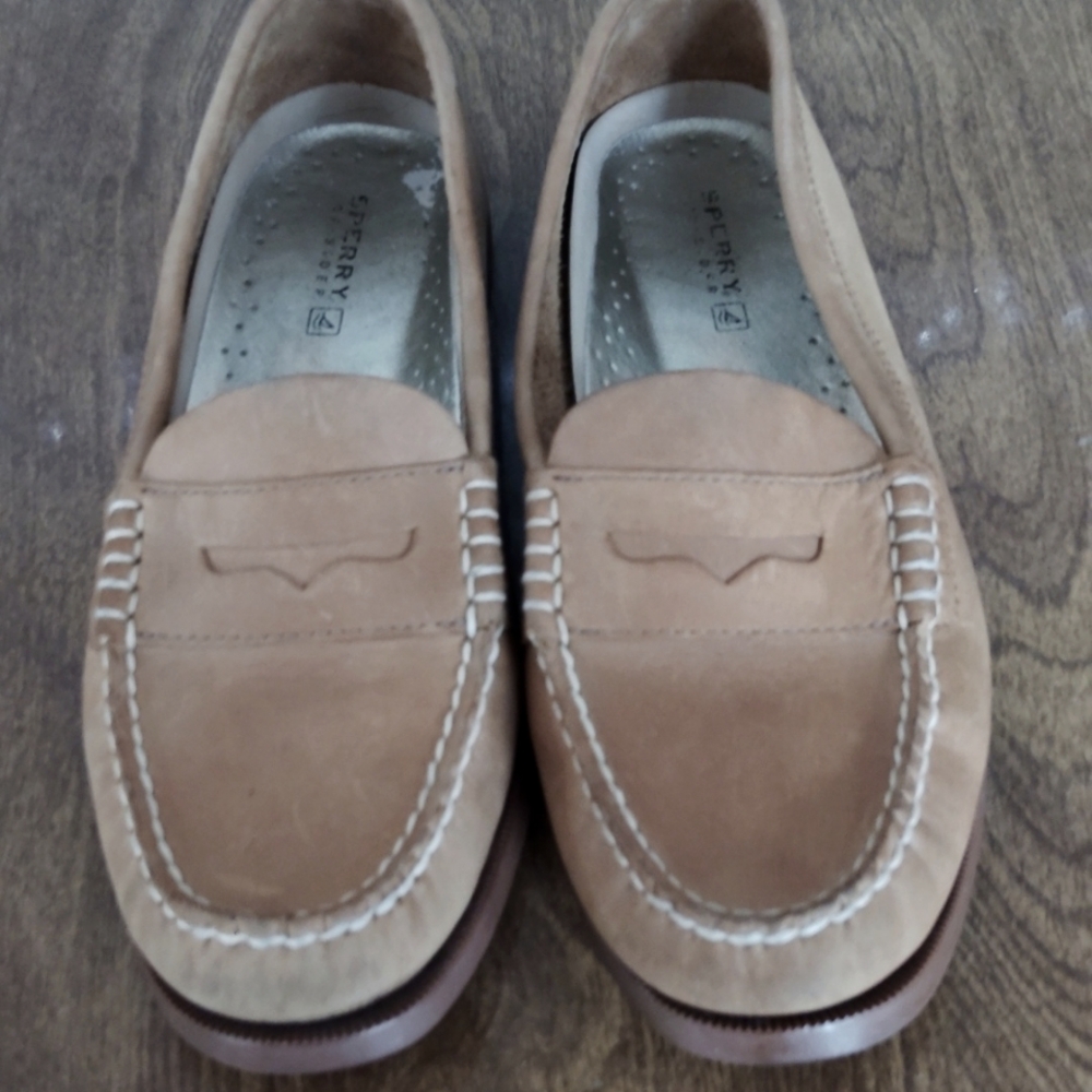 Sperry Women's Tan Leather Loafers. Size 9